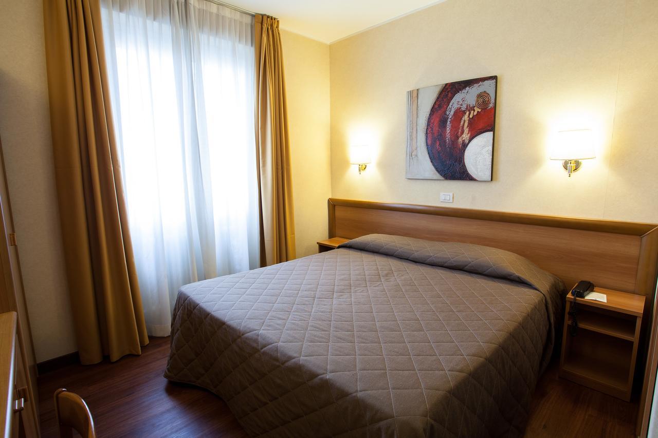 Hotel Esperia Ро Экстерьер фото