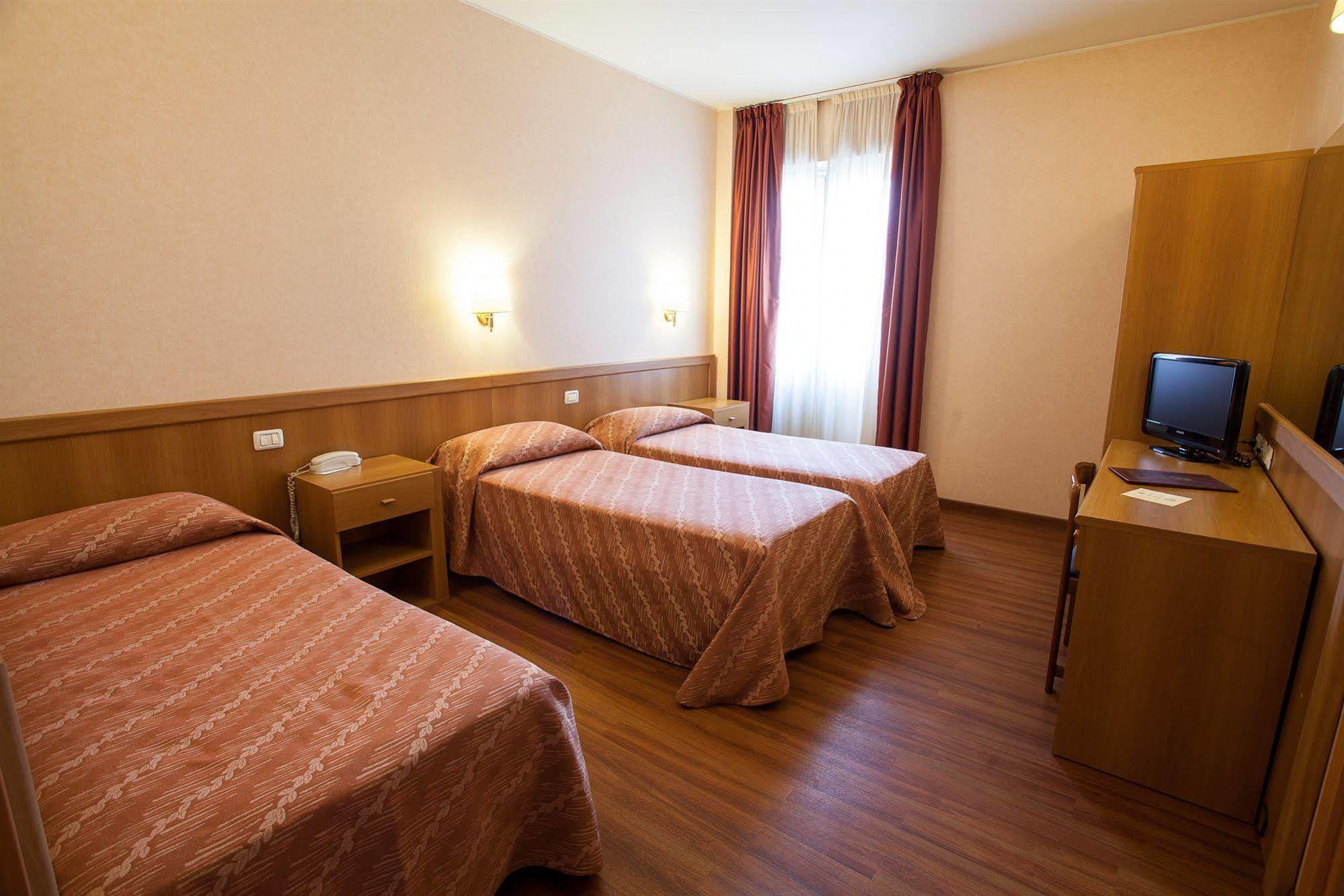 Hotel Esperia Ро Экстерьер фото